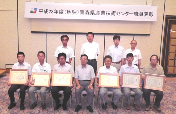 平成23年度職員表彰受賞者の集合写真