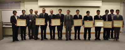 平成22年度職員表彰受賞者の集合写真