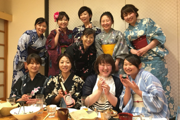 「浴⾐で⽇本酒をたしなむ会」